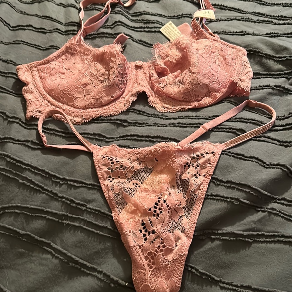 NWT Victoria’s Secret Wicked Unlined Twinkle Bra and Panty Set 34B / XS